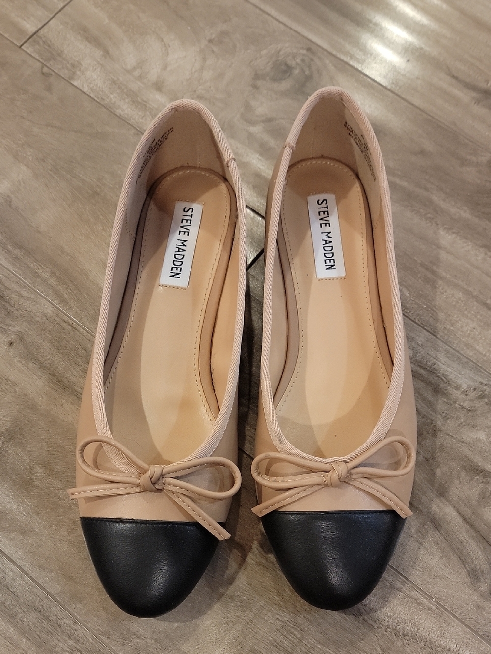 ❄️3/$30 Steve Madden Two-Tone Beige and Black Ballet Flats